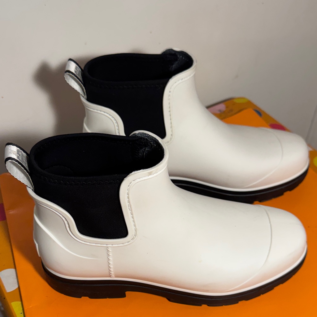 Ugg Ashton White Chelsea Leather Boots